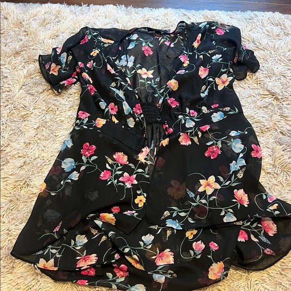 Floral cover-up - Picture 1 of 4